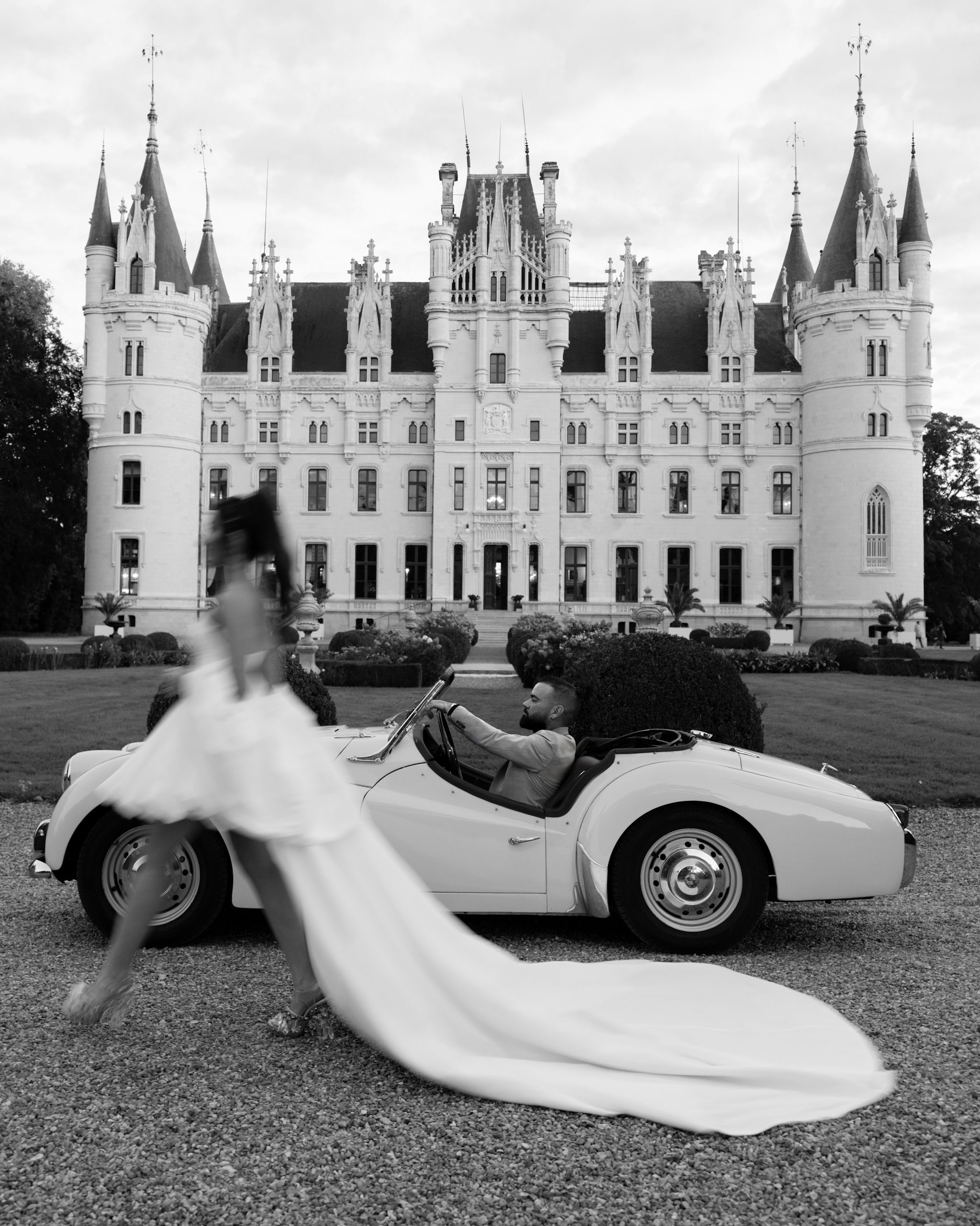 stylish elopement castle photography at a french chateau