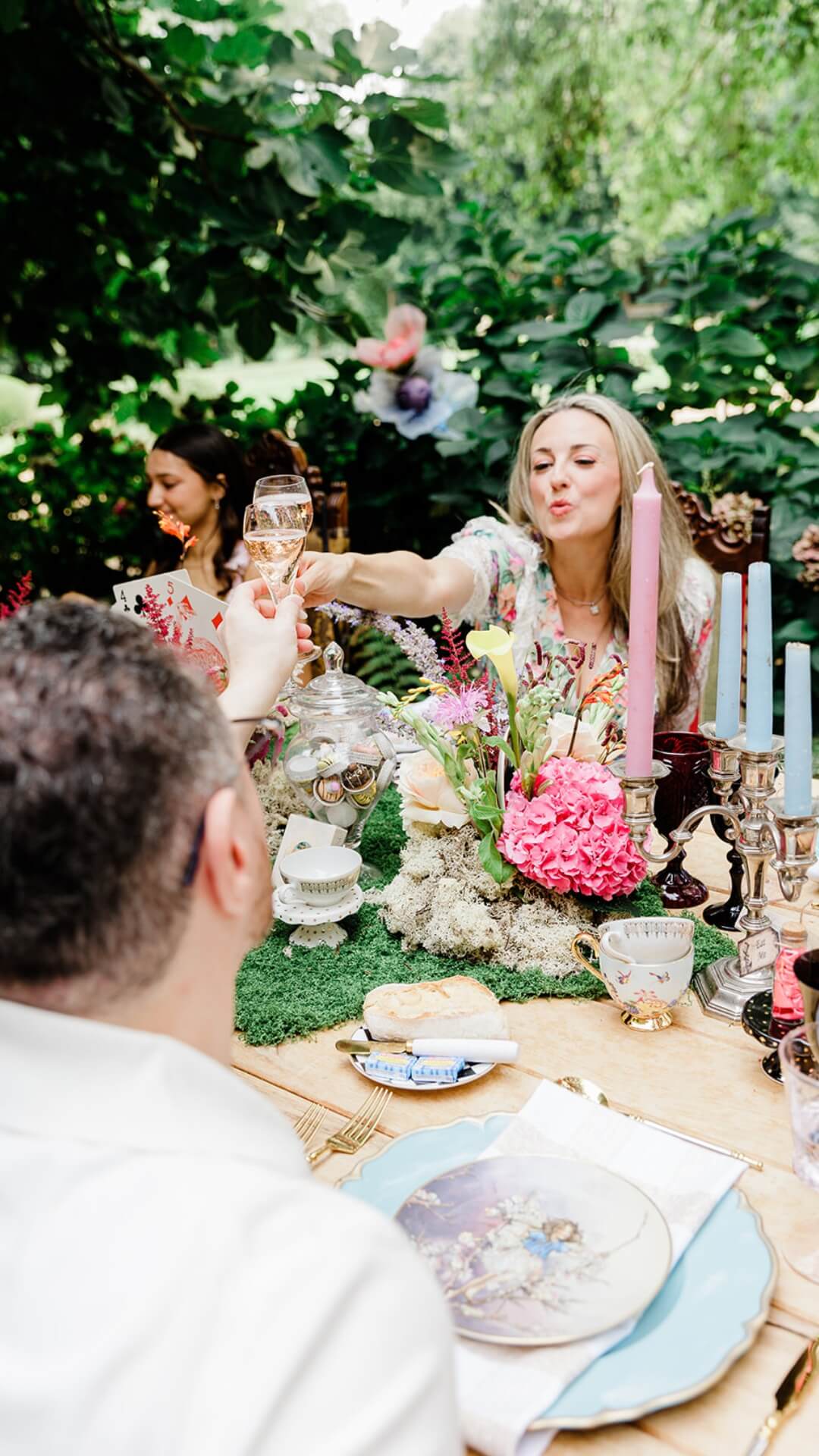 family luxury event dinning at french castle